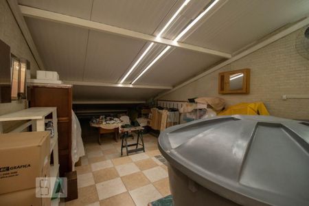 Casa à venda com 345m², 4 quartos e 1 vagaÁrea de serviço