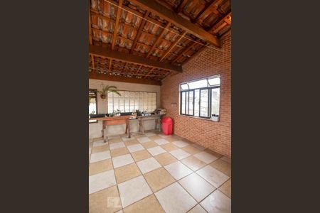 Casa à venda com 345m², 4 quartos e 1 vagaÁrea de serviço 2