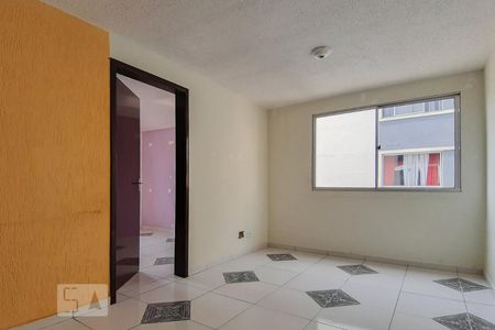 Sala de apartamento para alugar com 3 quartos, 60m² em Vila Zat, São Paulo