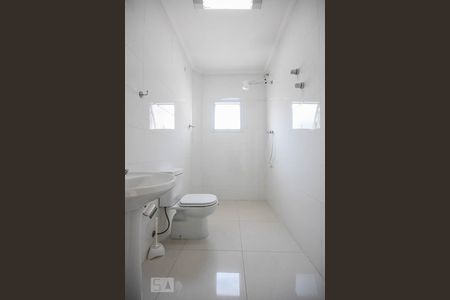 Casa para alugar com 180m², 3 quartos e 2 vagasBanheiro suíte