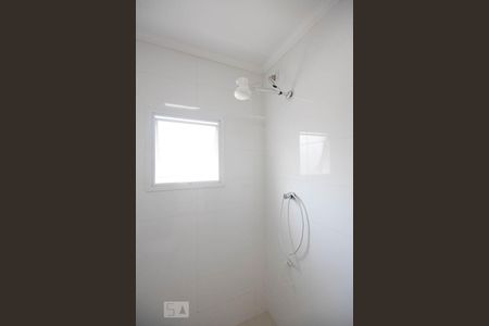 Casa para alugar com 180m², 3 quartos e 2 vagasChuveiro do banheiro da suíte