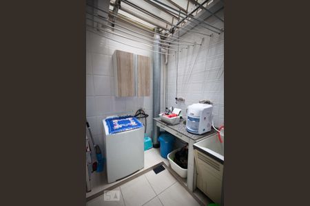 Casa à venda com 160m², 3 quartos e 3 vagas Casa à venda com 160m², 3 quartos e 3 vagasLavanderia