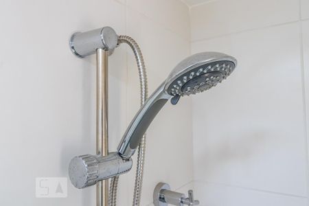 Detalhe do Banheiro Social de apartamento para alugar com 1 quarto, 63m² em Alphaville Empresarial, Barueri