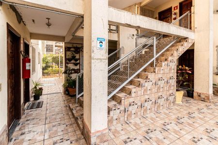 Apartamento para alugar com 45m², 2 quartos e 1 vagaEscada de acesso 