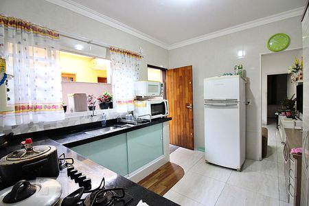 Casa à venda com 220m², 4 quartos e 2 vagasCozinha 