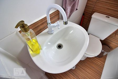 Casa à venda com 220m², 4 quartos e 2 vagasDetalhes do Banheiro de Serviço