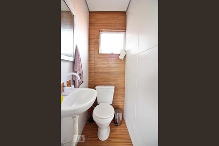 Casa à venda com 220m², 4 quartos e 2 vagasBanheiro de Serviço