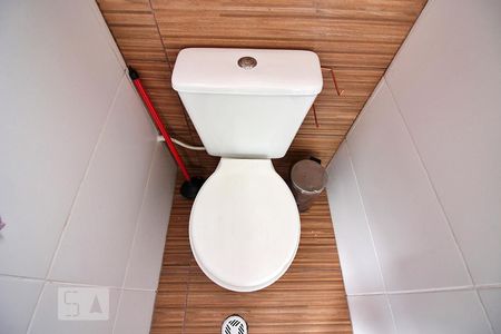 Casa à venda com 220m², 4 quartos e 2 vagasDetalhes do Banheiro de Serviço