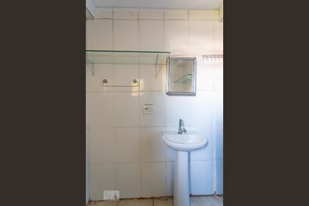 Casa à venda com 65m², 2 quartos e 1 vaga Casa à venda com 65m², 2 quartos e 1 vagaBanheiro