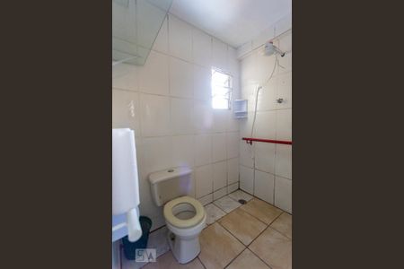 Casa à venda com 65m², 2 quartos e 1 vaga Casa à venda com 65m², 2 quartos e 1 vagaBanheiro