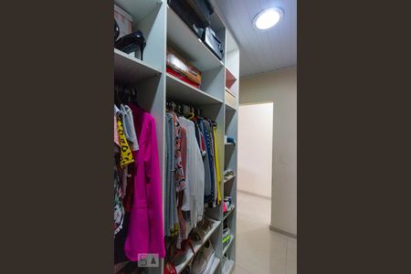 Casa à venda com 300m², 3 quartos e 4 vagasCloset suite 2