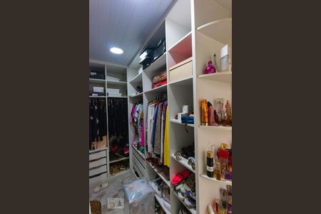 Casa à venda com 300m², 3 quartos e 4 vagasCloset suite 2