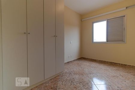 Quarto 01 de apartamento para alugar com 3 quartos, 75m² em Vila Itapura, Campinas