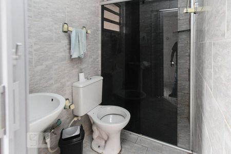 Banheiro de casa de condomínio para alugar com 1 quarto, 60m² em Vila Lar Nacional, São Paulo