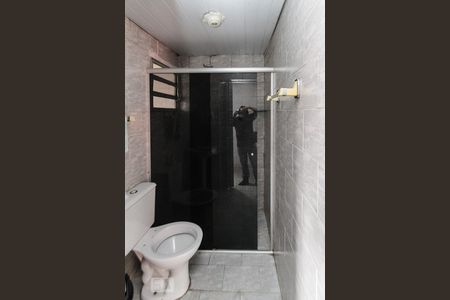 Banheiro de casa de condomínio para alugar com 1 quarto, 60m² em Vila Lar Nacional, São Paulo