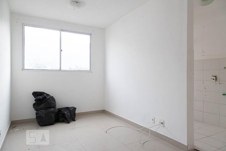 Sala de Apartamento com 2 quartos, 46m² Vargem Pequena