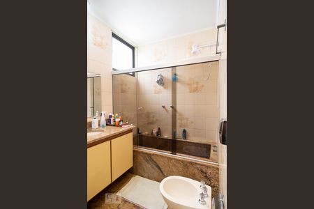 Casa à venda com 410m², 4 quartos e 4 vagasBanheiro Quarto 3 - Suíte