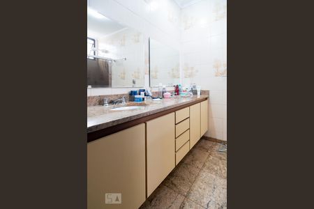 Casa à venda com 410m², 4 quartos e 4 vagasBanheiro Quarto 4 - Suíte