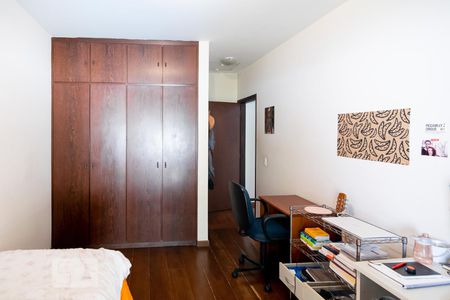 Casa à venda com 410m², 4 quartos e 4 vagasQuarto 3 - Suíte