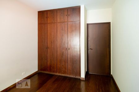 Casa à venda com 410m², 4 quartos e 4 vagasQuarto 2