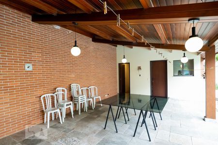 Casa à venda com 410m², 4 quartos e 4 vagasÁrea Churrasqueira