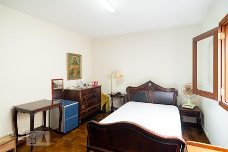 Casa à venda com 410m², 4 quartos e 4 vagasQuarto de Serviço