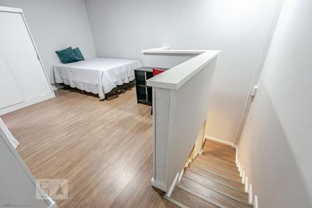 Studio para alugar com 43m², 1 quarto e 1 vaga Studio para alugar com 43m², 1 quarto e 1 vagaEscadas