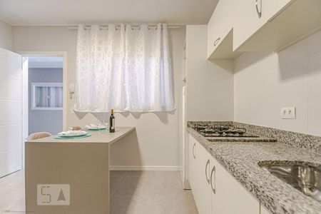 Sala e Cozinha de kitnet/studio para alugar com 1 quarto, 36m² em Santa Felicidade, Curitiba