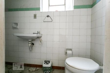 Casa à venda com 200m², 2 quartos e 2 vagasBanheiro de Serviço