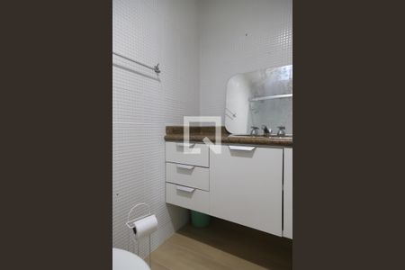 Apartamento para alugar com 72m², 2 quartos e 1 vaga Apartamento para alugar com 72m², 2 quartos e 1 vagaBanheiro da suíte 1