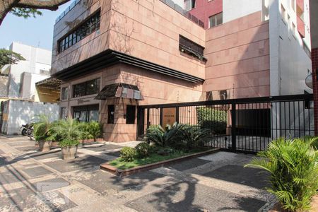 Apartamento para alugar com 96m², 3 quartos e 2 vagas Apartamento para alugar com 96m², 3 quartos e 2 vagasFachada