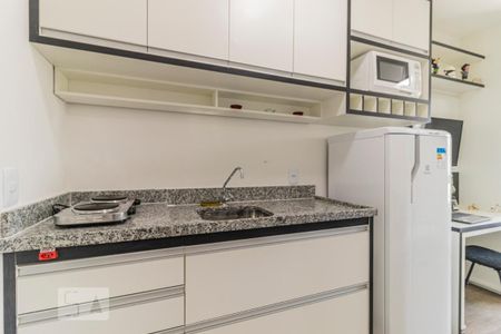 Cozinha de kitnet/studio para alugar com 1 quarto, 16m² em Bela Vista, São Paulo