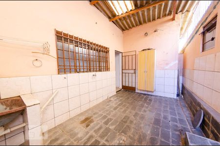 Casa à venda com 180m², 3 quartos e 1 vagaÁrea de serviço