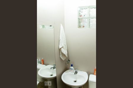 Lavabo de casa para alugar com 3 quartos, 110m² em Vila Regina, São Paulo
