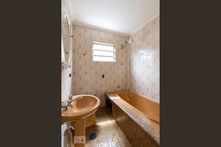 Casa à venda com 180m², 3 quartos e 3 vagasBanheiro 2