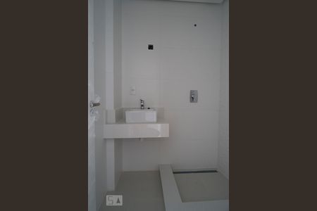 Apartamento à venda com 318m², 3 quartos e 4 vagasBanheiro da Suíte 1