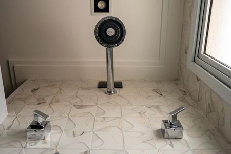 Apartamento para alugar com 80m², 3 quartos e 2 vagasDetalhe Banheiro Corredor