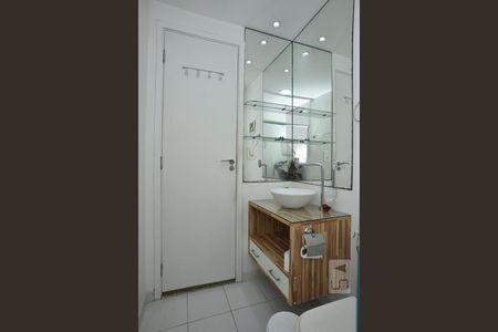 Apartamento à venda com 70m², 3 quartos e 2 vagasBanheiro Social