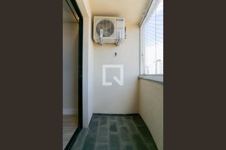 Apartamento à venda com 51m², 2 quartos e 1 vaga Apartamento à venda com 51m², 2 quartos e 1 vagaVaranda