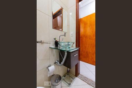 Casa à venda com 85m², 2 quartos e 2 vagasBanheiro suite 1