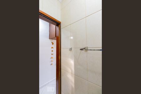 Casa à venda com 85m², 2 quartos e 2 vagasBanheiro suite 1