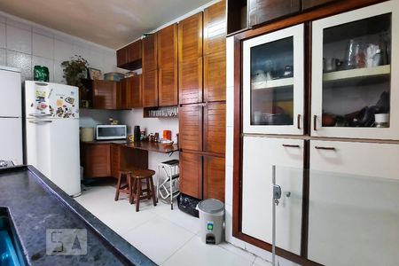 Casa para alugar com 165m², 4 quartos e 2 vagas Casa para alugar com 165m², 4 quartos e 2 vagasCozinha