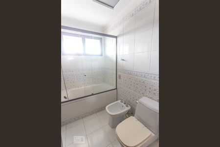 Apartamento à venda com 245m², 4 quartos e 4 vagasBanheiro compartilhado suíte 2 e 3