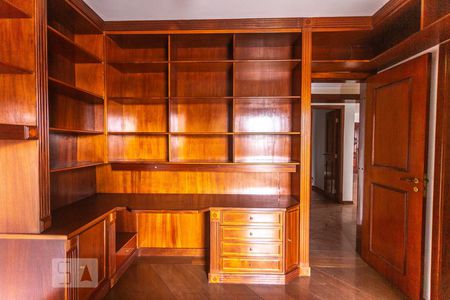 Apartamento à venda com 245m², 4 quartos e 4 vagasArmário