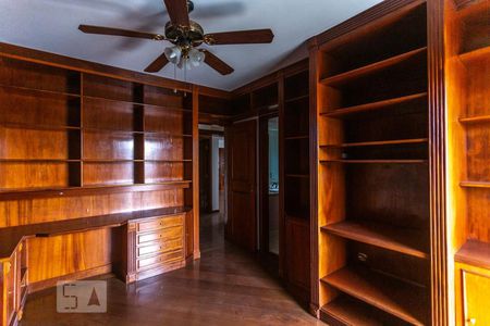 Apartamento à venda com 245m², 4 quartos e 4 vagasSuíte 3