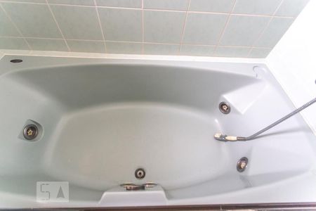 Apartamento à venda com 245m², 4 quartos e 4 vagasBanheira