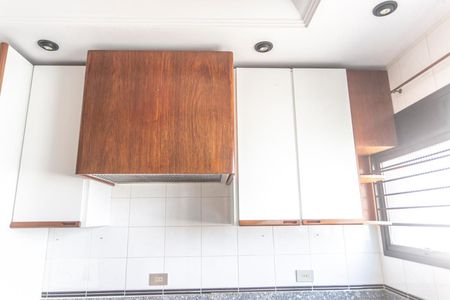 Apartamento à venda com 245m², 4 quartos e 4 vagasArmário