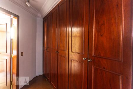 Apartamento à venda com 245m², 4 quartos e 4 vagasCloset