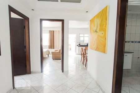 Hall de acesso aos quartos de casa à venda com 3 quartos, 260m² em Vila Tolstoi, São Paulo