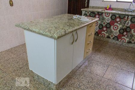 Casa à venda com 249m², 4 quartos e 2 vagasArmário